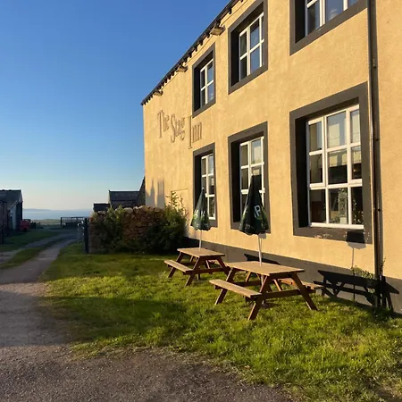 Värdshus With Newly Renovated Private Bathroom Above Village Pub Stag Crosby