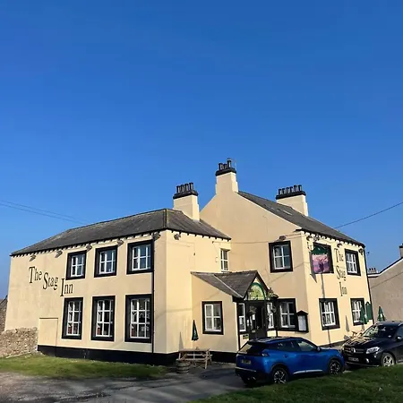 Värdshus With Newly Renovated Private Bathroom Above Village Pub Stag Crosby