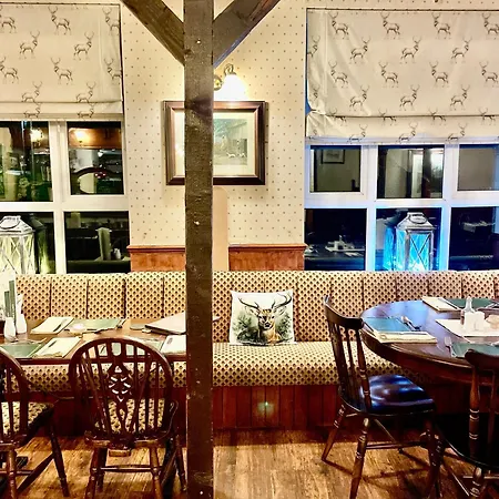 With Newly Renovated Private Bathroom Above Village Pub Stag Crosby אורחן מריפורט